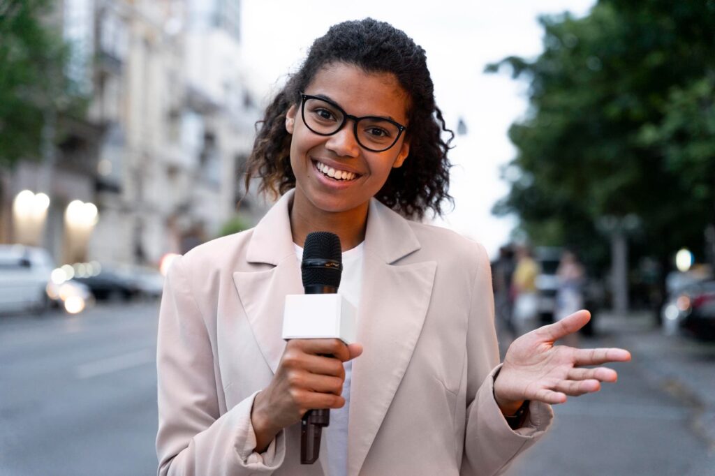 Jornalistas usam o inglês para coberturas e entrevistas globais.